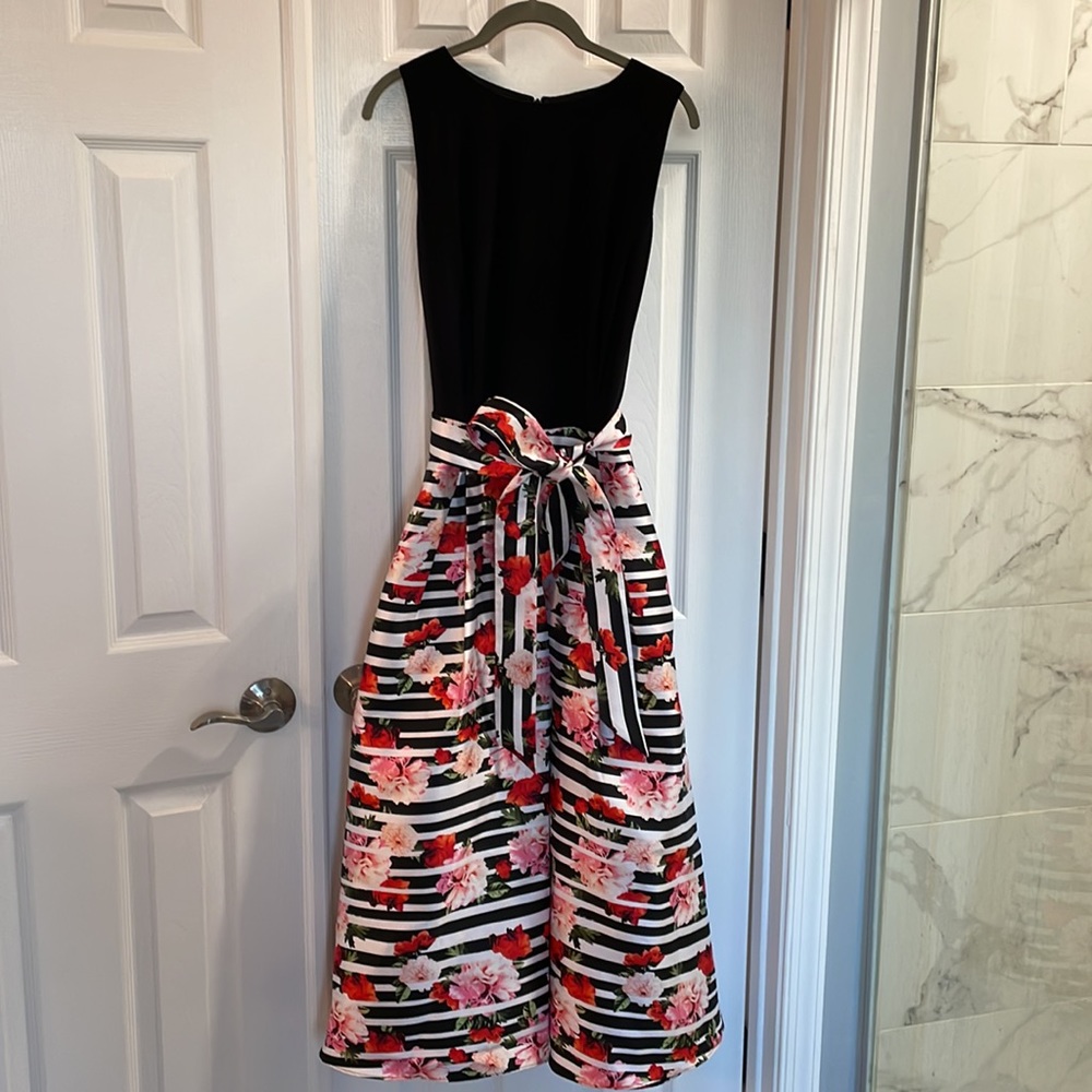 SLNY FIT AND FLARE MIDI SLEEVELESS JEWEL NECK DRESS BLACK PINK FLORAL STRIPES 16 - Picture 4 of 14